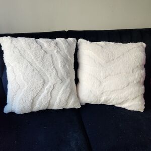 Warisi Soft White Plush Pillow Set/Accent Pillows